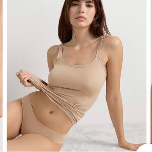 NWOT (2) Sophie B. Cream and Nude Seamless Invisible Hipsters SZ XL